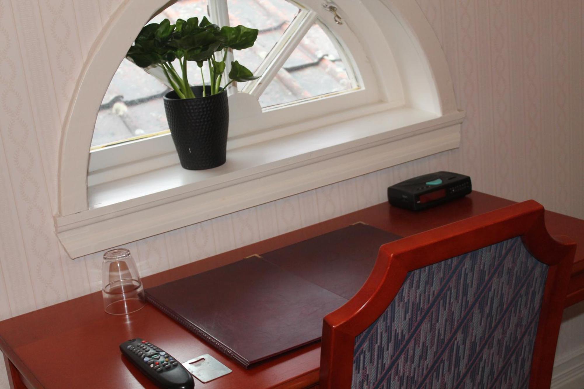 Hotell Mikaelsgarden Vårgårda Chambre photo