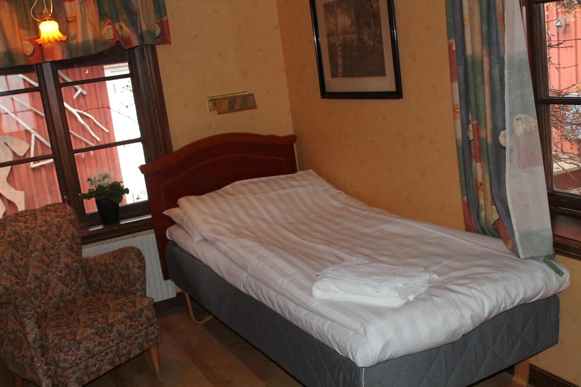 Hotell Mikaelsgarden Vårgårda Chambre photo
